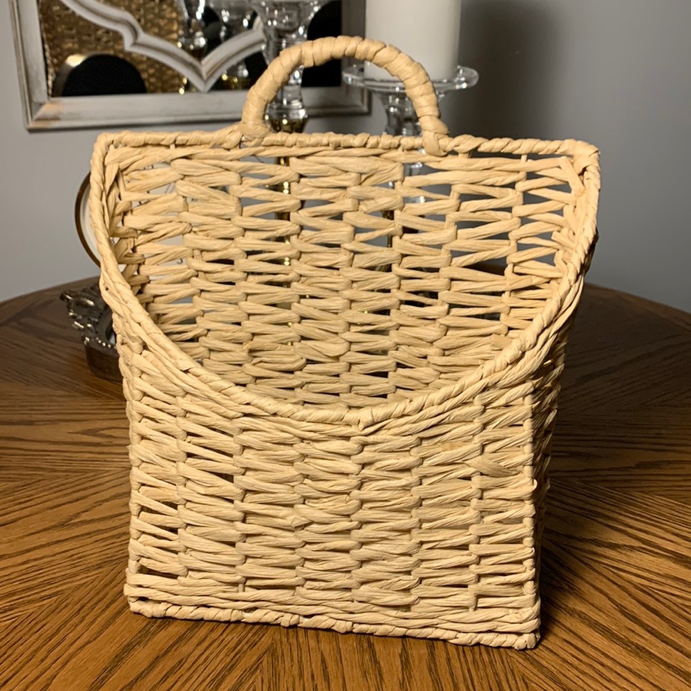 NWOT Beautiful Magazine Mail Basket